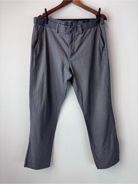 Haggar Men’s Gray Stretch Flat-Front Pants — 36x29